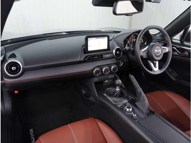 ロードスター １．５　ブラウン　トップ　６速ＭＴ　本革シート　ＢＯＳＥ　純正ナビ　バッ　衝突軽減ブレーキ　アルミホイール　本革シート　Ｂモニター　禁煙車　クルコン　ＬＥＤ　フルセグ　キ－レス　パワステ　シートヒーター　スマートキー　ＤＳＣ（5枚目）