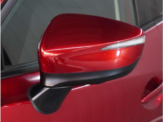 【ドアミラーウインカー】格好良さだけではなく対向車両からの視認性もよく安全に走行する為の安全装備のひとつです。