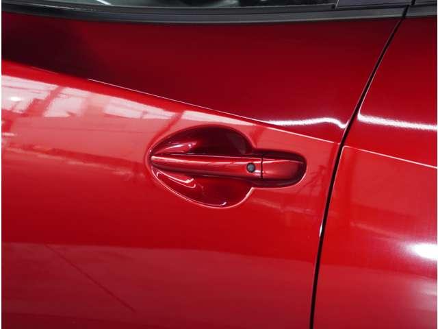 【スマートキー】ドアの施錠もボタンを押すだけ。鍵は無くさない様にポケットに入れたまま。