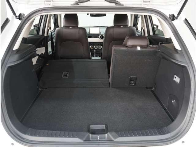 【シートアレンジ】多彩なシートアレンジができるので人を乗せたり荷物を載せたり自由自在。アナタ好みのシートアレンジをお楽しみ下さい。