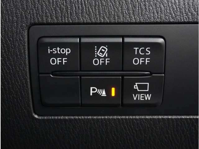 横滑り防止装置、車線逸脱警報システムなどの安全装備も充実。