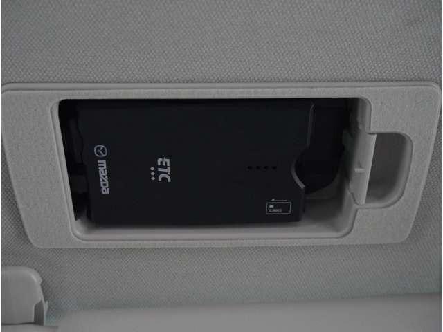 【ＥＴＣ】高速道路の料金所をストレスなく通過。話題のスポットやサービスエリアに多い「スマートＩＣ」利用時は必須のアイテムです。