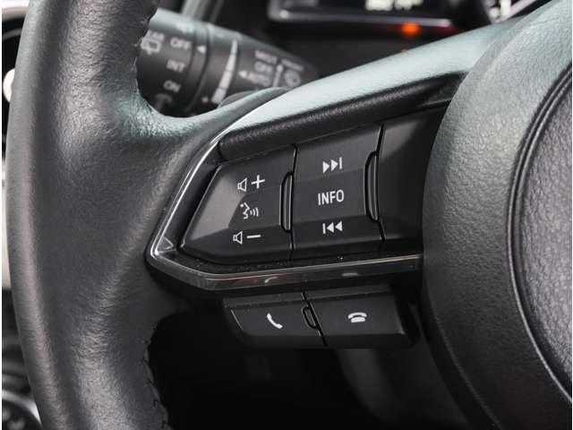 【ステアリングスイッチ】運転中、前方から目線をそらすことなく、オーディオ等の操作が可能な便利機能。安心＆快適ドライブにはマストな装備。