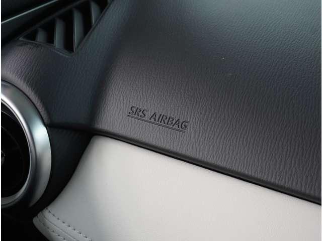 【助手席エアバッグ】助手席エアバッグはインストルメントパネルに格納されています。助手席に同乗者がいなくても運転席エアバッグと同時に膨らみます。