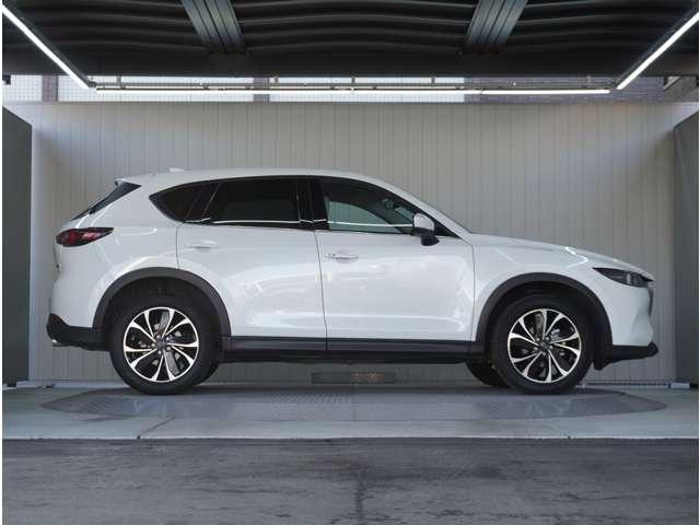 ＣＸ－５ ２．５　２５Ｓ　Ｌパッケージ　白革シート　３６０°ビュー・モニター　ナビ　ＡＡＣ　ＥＴＣ付き　Ｐセンサー　盗難防止装置　地デジ　アドバンストキー　ＤＶＤ再生　禁煙　Ｂカメラ　ＬＥＤヘッドライト　黒革シート　レーダークルコン　ＡＢＳ（10枚目）