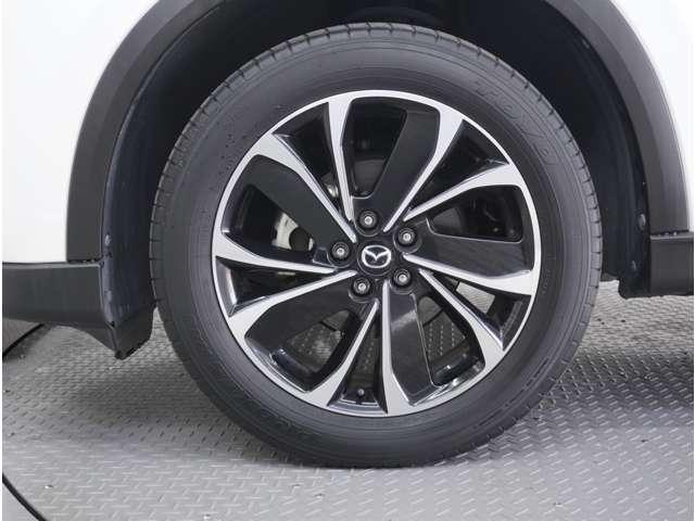 ＣＸ－５ ２．５　２５Ｓ　Ｌパッケージ　白革シート　３６０°ビュー・モニター　ナビ　ＡＡＣ　ＥＴＣ付き　Ｐセンサー　盗難防止装置　地デジ　アドバンストキー　ＤＶＤ再生　禁煙　Ｂカメラ　ＬＥＤヘッドライト　黒革シート　レーダークルコン　ＡＢＳ（11枚目）