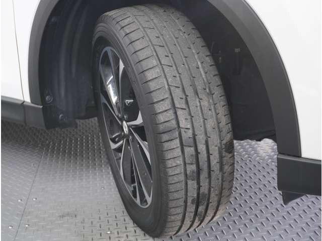 ＣＸ－５ ２．５　２５Ｓ　Ｌパッケージ　白革シート　３６０°ビュー・モニター　ナビ　ＡＡＣ　ＥＴＣ付き　Ｐセンサー　盗難防止装置　地デジ　アドバンストキー　ＤＶＤ再生　禁煙　Ｂカメラ　ＬＥＤヘッドライト　黒革シート　レーダークルコン　ＡＢＳ（22枚目）