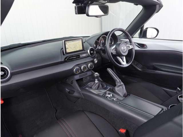 ロードスター １．５　Ｓ　スペシャルパッケージ　６速ＭＴ　純正ナビ　ドライブレコーダー　ＥＴＣ　Ｗエアバック　アドバンスドキー　地デジ　盗難防止装置　パワステ　ナビＴＶ　禁煙　横滑防止装置　メモリーナビ　運転席エアバッグ　ＬＥＤランプ　ＤＶＤ再生（4枚目）