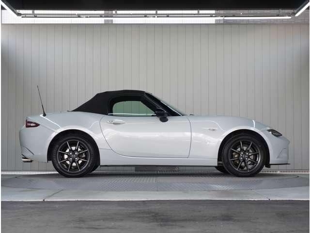 ロードスター １．５　Ｓ　スペシャルパッケージ　６速ＭＴ　純正ナビ　ドライブレコーダー　ＥＴＣ　Ｗエアバック　アドバンスドキー　地デジ　盗難防止装置　パワステ　ナビＴＶ　禁煙　横滑防止装置　メモリーナビ　運転席エアバッグ　ＬＥＤランプ　ＤＶＤ再生（8枚目）