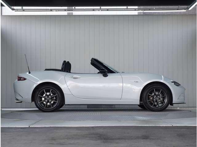 ロードスター １．５　Ｓ　スペシャルパッケージ　６速ＭＴ　純正ナビ　ドライブレコーダー　ＥＴＣ　Ｗエアバック　アドバンスドキー　地デジ　盗難防止装置　パワステ　ナビＴＶ　禁煙　横滑防止装置　メモリーナビ　運転席エアバッグ　ＬＥＤランプ　ＤＶＤ再生（9枚目）