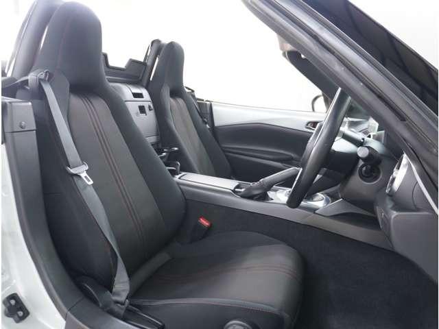 ロードスター １．５　Ｓ　スペシャルパッケージ　６速ＭＴ　純正ナビ　ドライブレコーダー　ＥＴＣ　Ｗエアバック　アドバンスドキー　地デジ　盗難防止装置　パワステ　ナビＴＶ　禁煙　横滑防止装置　メモリーナビ　運転席エアバッグ　ＬＥＤランプ　ＤＶＤ再生（30枚目）