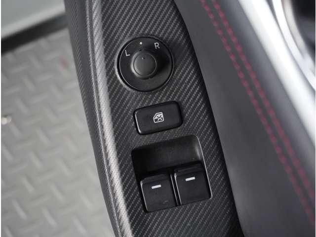 ロードスター １．５　Ｓ　スペシャルパッケージ　６速ＭＴ　純正ナビ　ドライブレコーダー　ＥＴＣ　Ｗエアバック　アドバンスドキー　地デジ　盗難防止装置　パワステ　ナビＴＶ　禁煙　横滑防止装置　メモリーナビ　運転席エアバッグ　ＬＥＤランプ　ＤＶＤ再生（40枚目）