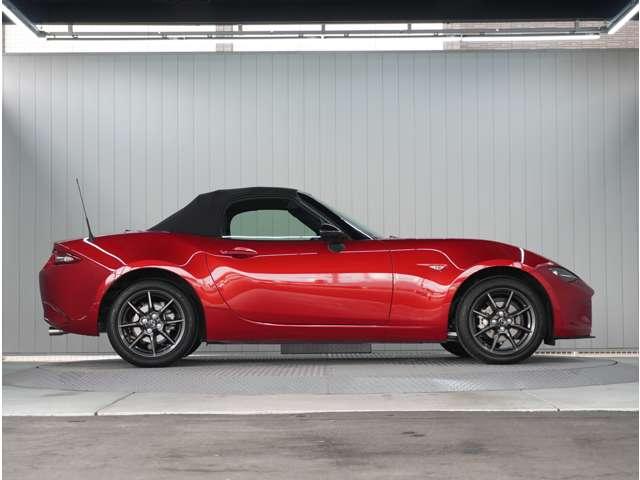 ロードスター １．５　Ｓ　レザーパッケージ　黒革シート　ＢＯＳＥ　オートマ　純正ナビ　前席シートヒーター　パワーステアリング　禁煙車　黒革シート　ＬＥＤヘッドライト　盗難防止システム　ミュージックプレイヤー接続可　ナビＴＶ　ＤＶＤ再生　ＡＢＳ（8枚目）