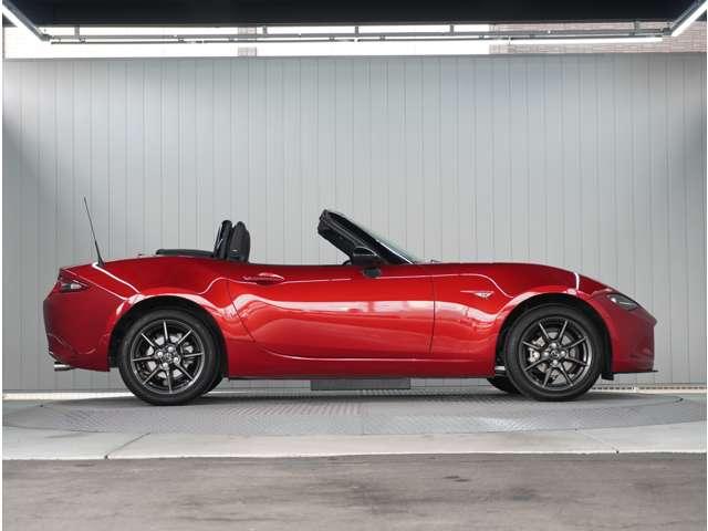 ロードスター １．５　Ｓ　レザーパッケージ　黒革シート　ＢＯＳＥ　オートマ　純正ナビ　前席シートヒーター　パワーステアリング　禁煙車　黒革シート　ＬＥＤヘッドライト　盗難防止システム　ミュージックプレイヤー接続可　ナビＴＶ　ＤＶＤ再生　ＡＢＳ（9枚目）