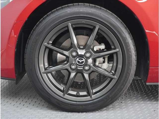 ロードスター １．５　Ｓ　レザーパッケージ　黒革シート　ＢＯＳＥ　オートマ　純正ナビ　前席シートヒーター　パワーステアリング　禁煙車　黒革シート　ＬＥＤヘッドライト　盗難防止システム　ミュージックプレイヤー接続可　ナビＴＶ　ＤＶＤ再生　ＡＢＳ（10枚目）