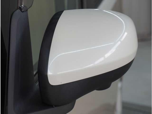 【電動格納ドアミラー】ドアミラーは電動格納式になります。お近くの岡山マツダまでお越しください。