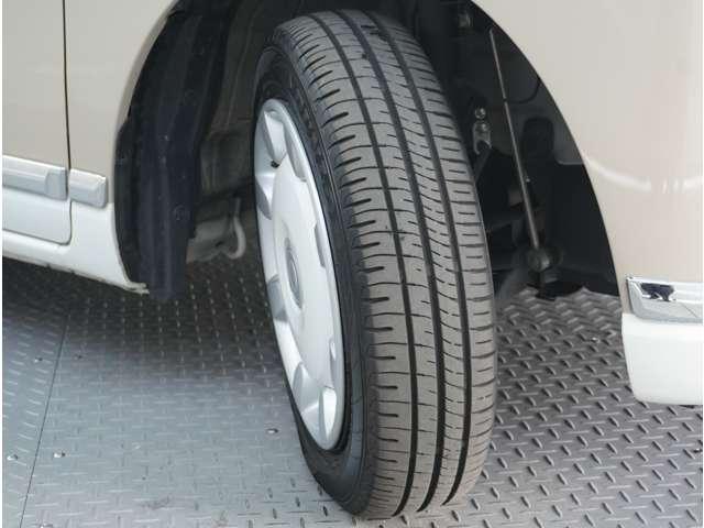 【タイヤ溝有り】気になるタイヤ溝ですが、まだまだ残っております。快適にドライブへＧＯ！販売後もタイヤ交換は当店にお任せ下さい。