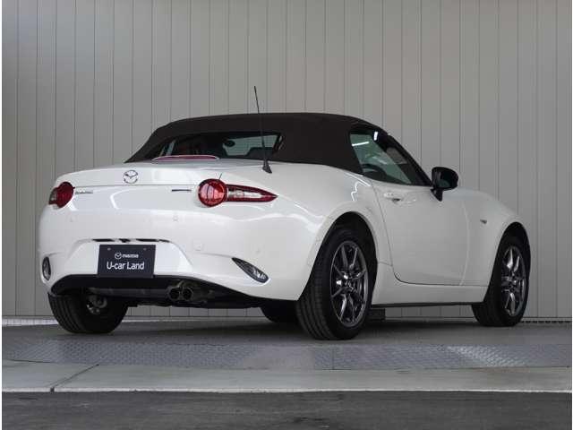 ロードスター １．５　ブラウン　トップ　６速ＭＴ　茶革シート　純正ナビ　衝突軽減ブレーキ　アルミホイール　本革シート　Ｂモニター　禁煙車　クルコン　ＬＥＤ　フルセグ　キ－レス　パワステ　シートヒーター　ＥＴＣ　スマートキー　メモリーナビ（4枚目）