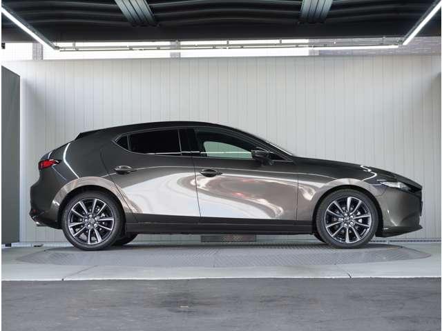 MAZDA3ファストバック 2.0 20S Lパッケージ 黒革シート 360°ビュー・モニター 追従クルコン 地デジチューナー 衝突軽減システム アイドリングストップ パーキングセンサー 黒革シート ETC車載器 バックカメラ メモリーナビ DVD再生 禁煙(10枚目)