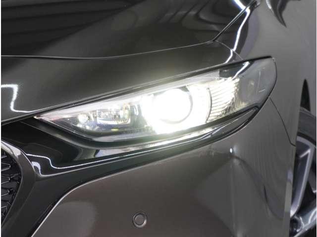 MAZDA3ファストバック 2.0 20S Lパッケージ 黒革シート 360°ビュー・モニター 追従クルコン 地デジチューナー 衝突軽減システム アイドリングストップ パーキングセンサー 黒革シート ETC車載器 バックカメラ メモリーナビ DVD再生 禁煙(19枚目)