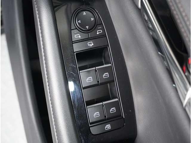 �y�p���[�E�C���h�E�z���R�p���[�E�C���h�E���t���Ă���܂��B���̊J�̓{�^����Ŋy�X�A�K�{�����ł��ˁB