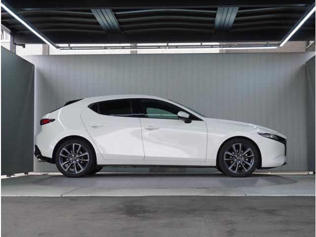 ＭＡＺＤＡ３ファストバック ２．０　２０Ｓ　プロアクティブ　ツーリング　セレクション　３６０°ビュー・モニター　純正ナビ　全周囲モニタ　レーダークルコン　ＬＥＤライト　禁煙　メモリーナビ　オートハイビーム　エアバッグ　ミュージックプレイヤー接続可　ＡＢＳ　キーフリー　ナビＴＶ　シートＨ（10枚目）