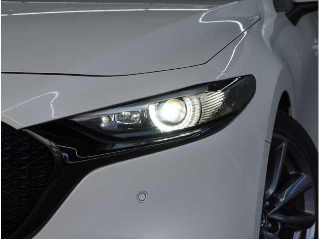 ＭＡＺＤＡ３ファストバック ２．０　２０Ｓ　プロアクティブ　ツーリング　セレクション　３６０°ビュー・モニター　純正ナビ　全周囲モニタ　レーダークルコン　ＬＥＤライト　禁煙　メモリーナビ　オートハイビーム　エアバッグ　ミュージックプレイヤー接続可　ＡＢＳ　キーフリー　ナビＴＶ　シートＨ（19枚目）