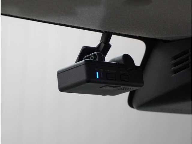 �y�h���C�u���R�[�_�[�z���S�E���S�ȃJ�[���C�t�ɕK�{�̃h���C�u���R�[�_�[�𑕔��B���s���͂������A������^�]�⎖�̂ɑ��������ۂ̏󋵂��f���ŋL�^���A����̃��X�N�ɔ����܂��B