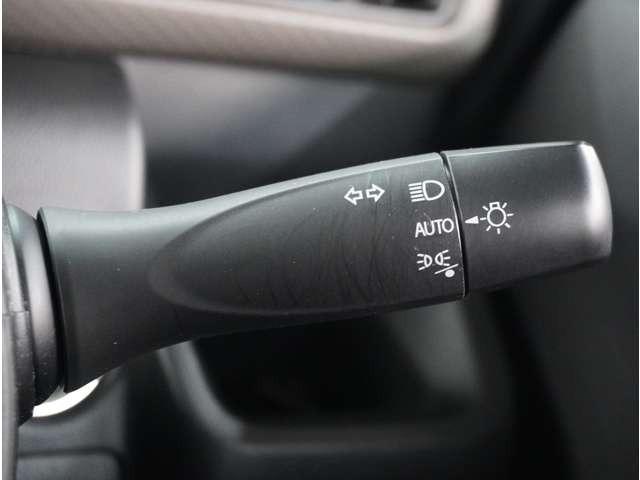 �y�I�[�g���C�g�z���̖͂��邳�ɉ����Ď����Ńw�b�h���C�g�̓_���E�������ł���@�\�ł��B���C�g�̕t���Y��E�����Y��Ȃǂ������Ȃ�A�J�̓���[���̑��s�����S�B�g���l���ʉߎ����֗��ł��ˁB