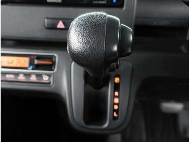 �y�V�t�g���o�[�z�V�t�g���ƂĂ����삵�₷���f�U�C���ɂȂ��Ă���܂��B�^�]����l�̎�����ɍl�������쐫�̍����d�l�ł��B