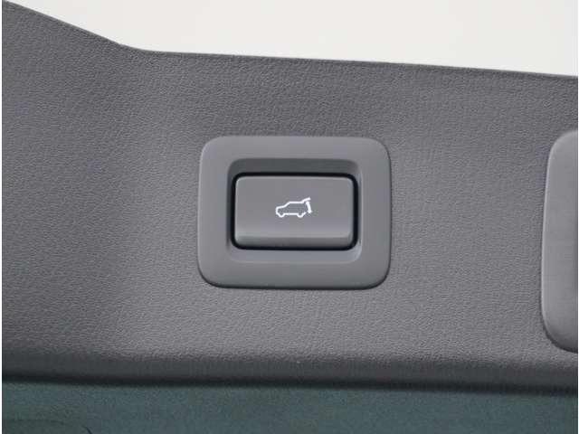 �y�p���[�o�b�N�h�A�z�X�}�[�g�L�[��^�]�Ȃ̃{�^�������������Ń��A�Q�[�g�������ŊJ���܂��B����ɉו��������Ă��鎞�⍂���ʒu�̃o�b�N�h�A��߂�ۂɕ֗��ȋ@�\�ł��B