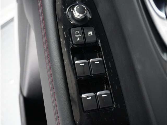 �y�p���[�E�C���h�E�z���R�p���[�E�C���h�E���t���Ă���܂��B���̊J�̓{�^����Ŋy�X�A�K�{�����ł��ˁB