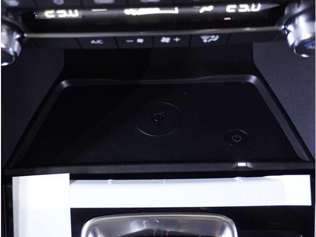 �y���C�����X�[�d�z���C�����X�[�d�p���K�i�ɑΉ������X�}�[�g�t�H���Ȃǂ̌g�ы@����[�d�ł��܂��B