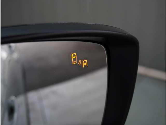 �y�u���C���h�X�|�b�g���j�^�����O�z���s���A�h�A�~���[�̎��p�ɂȂ�₷���ӏ��Ɍ㑱�Ԃ��ڋ߂���ƃT�C�h�~���[�̃����Y�Ɍx����\���B�h���C�o�[�ɒ��ӊ��N�����Ă���܂��B