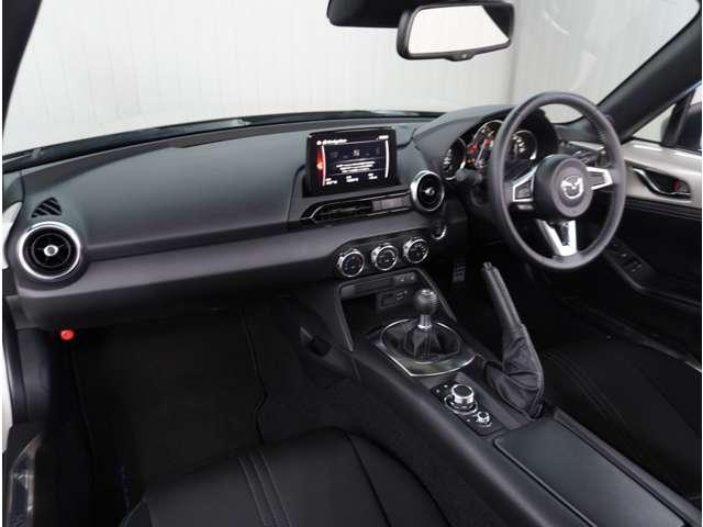 ロードスター １．５　Ｓ　スペシャルパッケージ　６速ＭＴ　バックカメラ　ＥＴＣ　障害物センサー　Ｗエアバック　アドバンスドキー　地デジ　盗難防止装置　パワステ　禁煙　横滑防止装置　運転席エアバッグ　ＴＶ　ＬＥＤランプ　ＤＶＤ再生　ＡＢＳ　キーフリー（5枚目）