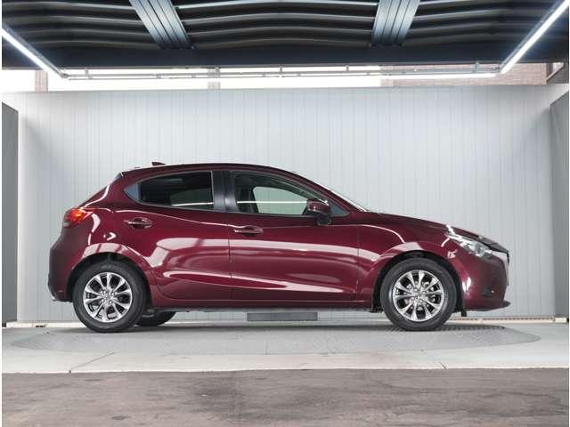 デミオ １．３　１３Ｓ　ツーリング　Ｌパッケージ　３６０°ビュー・モニター　純正ナビ　ナビ＆ＴＶ　キーレス　ＬＥＤヘット　アルミホイール　ＡＵＸ　禁煙　バックカメラ　ＤＶＤ再生　Ａストップ　スマートキー　フルオートエアコン　シートヒーター　地デジＴＶ（10枚目）