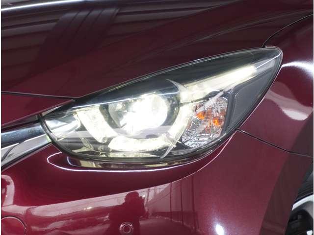 デミオ １．３　１３Ｓ　ツーリング　Ｌパッケージ　３６０°ビュー・モニター　純正ナビ　ナビ＆ＴＶ　キーレス　ＬＥＤヘット　アルミホイール　ＡＵＸ　禁煙　バックカメラ　ＤＶＤ再生　Ａストップ　スマートキー　フルオートエアコン　シートヒーター　地デジＴＶ（19枚目）