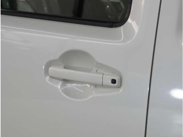 �y�X�}�[�g�L�[�z�h�A�̎{�����{�^�������������B���͖������Ȃ��l�Ƀ|�P�b�g�ɓ��ꂽ�܂܁B