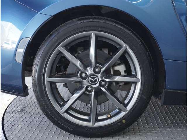 �y�����A���~�z�C�[���z�O�ςɃ}�b�`���������A���~�z�C�[���𑕒����Ă���܂��B�X�^�b�h���X�^�C�����戵�����Ă���܂��B���񂲑��k���������B