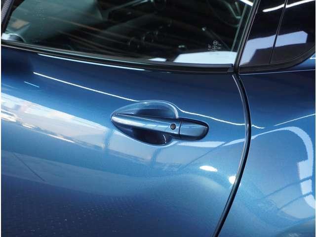 �L�[���g�т��Ă���΃h�A�m�u�ɐG��邾���Ńh�A�̊J���E�{�����\�ł��B�������L�[���������ނ��ƂȂ��G���W���̎n���E��~���\�ł��B