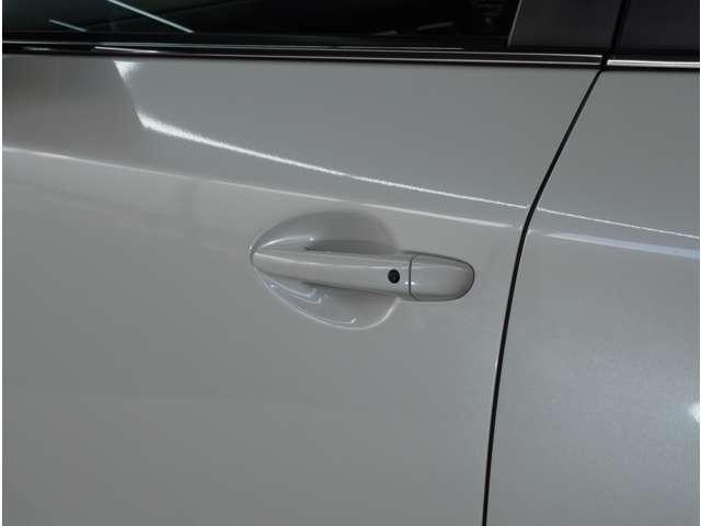 �L�[���g�т��Ă���΃h�A�m�u�ɐG��邾���Ńh�A�̊J���E�{�����\�ł��B�������L�[���������ނ��ƂȂ��G���W���̎n���E��~���\�ł��B