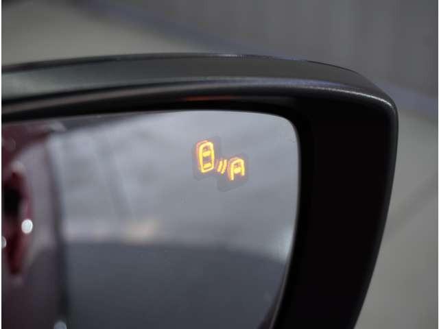 �y�u���C���h�X�|�b�g���j�^�����O�z���s���A�h�A�~���[�̎��p�ɂȂ�₷���ӏ��Ɍ㑱�Ԃ��ڋ߂���ƃT�C�h�~���[�̃����Y�Ɍx����\���B�h���C�o�[�ɒ��ӊ��N�����Ă���܂��B