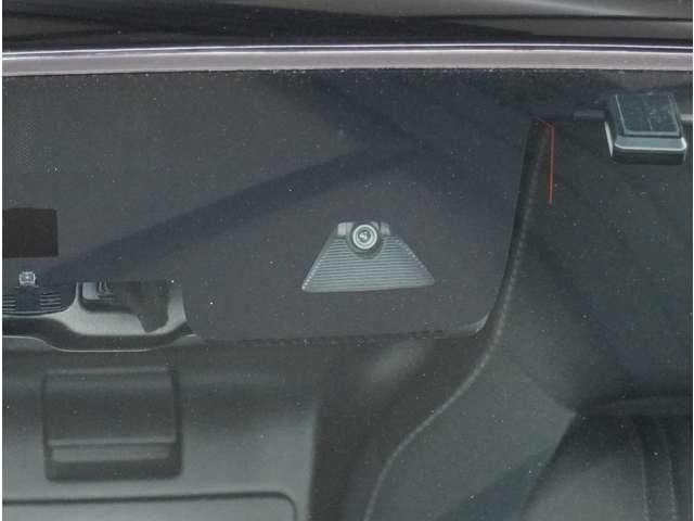 �y�t�H���[�h�Z���V���O�J�����z��ԑ��s���ɑO���̏󋵂𔻒f������A�Ԑ��\�������m�����肵�܂�