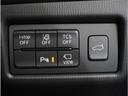 【パワーバックドア】スマートキーや運転席のボタンを押すだけでリアゲートが自動で開閉します。両手に荷物を持っている時や高い位置のバックドアを閉める際に便利な機能です。