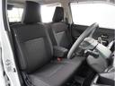 【清潔感のある運転席&助手席】隅々までクリーニングの行き届いた運転席&助手席。目立ったシミや汚れ等もございません。快適なドライブをどうぞ。