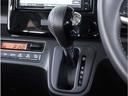 【シフトレバー】シフトもとても操作しやすいデザインになっております。運転する人の事を第一に考えた操作性の高い仕様です。