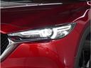 【LEDヘッドライト】悪天候や夜間走行時も良好な視界を確保し安心して運転できる高輝度LEDヘッドライトを装備。明るい上に点灯速度が早く消費電力も抑えられています。