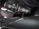 【パドルシフト】ハンドルから手を離さずに素早くシフトアップ&ダウンができるので、エンジンブレーキを使う下り坂や高速道路の合流で加速したい場面で役立ちます。