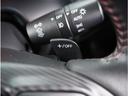 【パドルシフト】ハンドルから手を離さずに素早くシフトアップ＆ダウンができるので、エンジンブレーキを使う下り坂や高速道路の合流で加速したい場面で役立ちます。