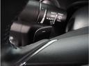 【パドルシフト】ハンドルから手を離さずに素早くシフトアップ＆ダウンができるので、エンジンブレーキを使う下り坂や高速道路の合流で加速したい場面で役立ちます。